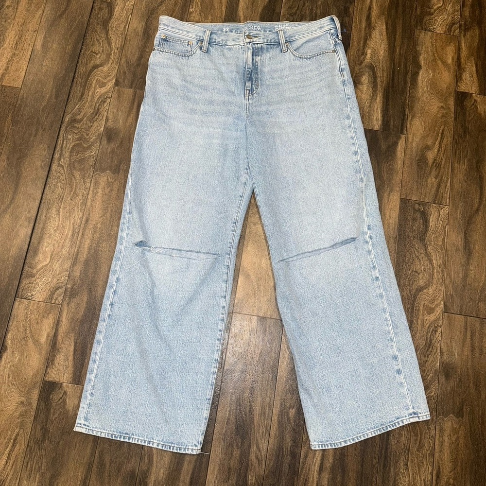 J.Crew 84' Wide-Leg Low Rise Light Wash Thrashed Blue Denim Jeans Size 38x32‎